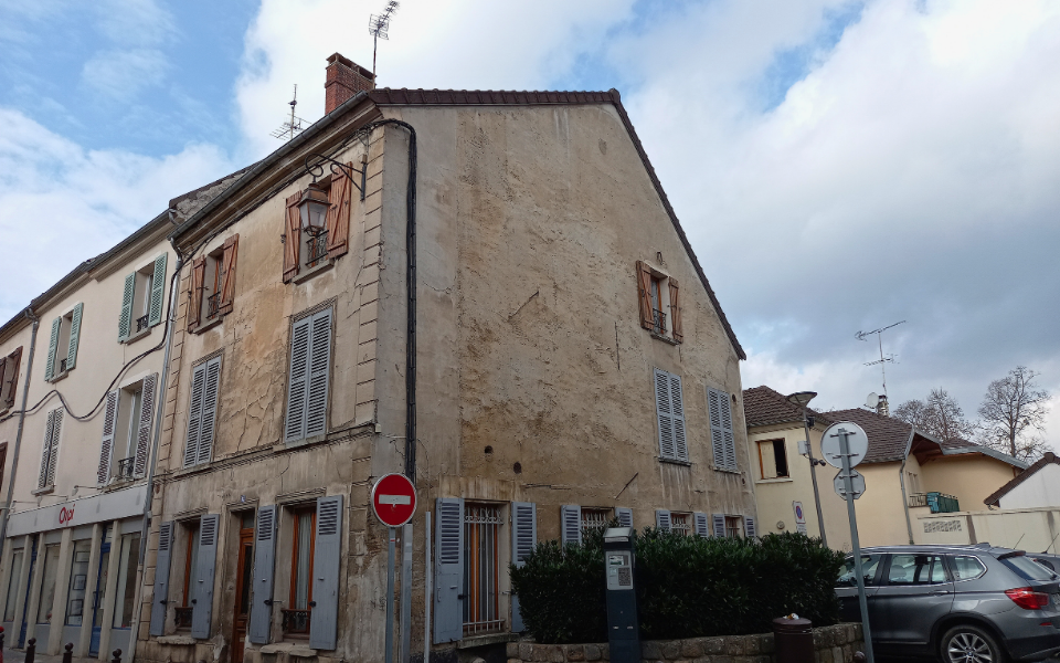 Isolation thermique par l’extérieur en laine de roche d’un immeuble locatif - avant
