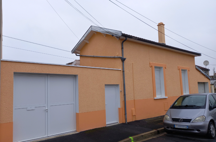 Rénovation en peinture d’une façade et d’un bardage en bois - après