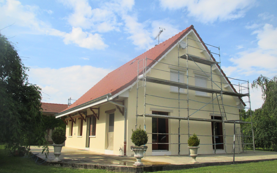 Rénovation énergétique et ravalement de façade en enduit mince RPE - après