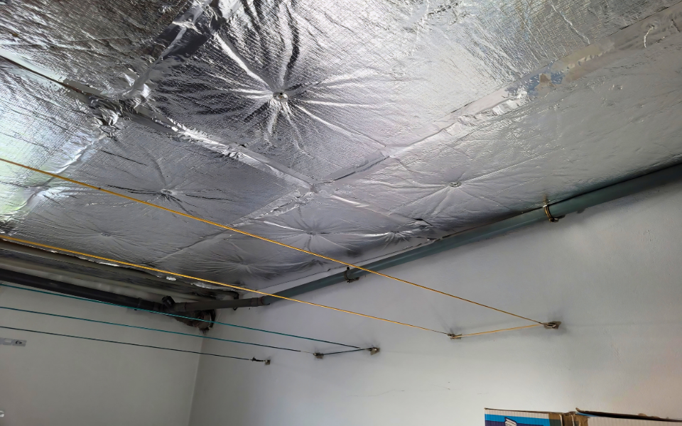Isolation d’un plancher bas en laine de verre avec protection aluminium - après