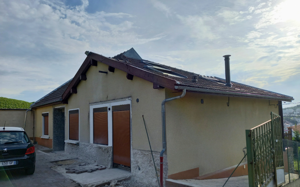 Rénovation d’une façade dégradée et isolation thermique par l’extérieur - avant