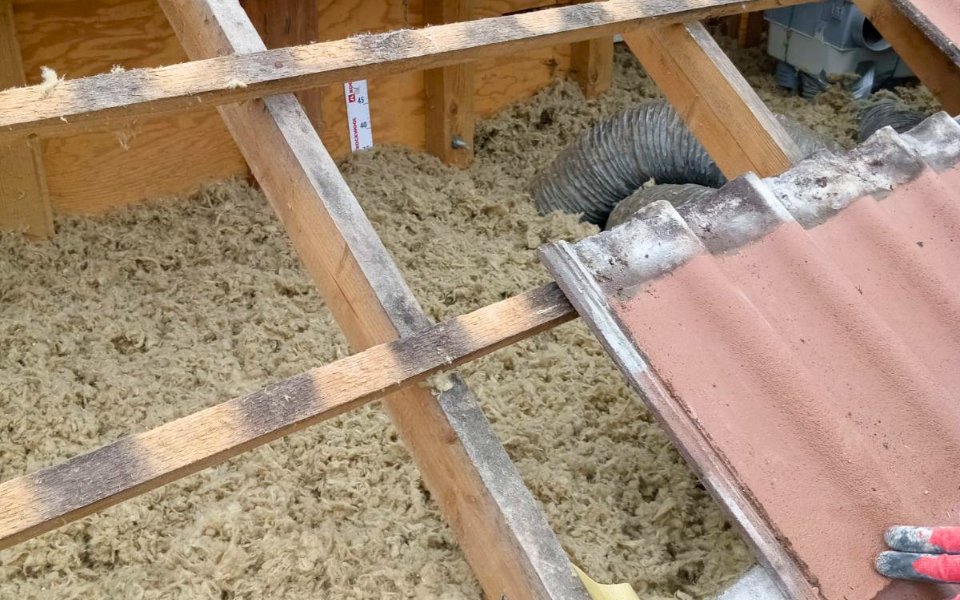 Isolation des combles perdus avec membrane d’étanchéité à l’air - avant