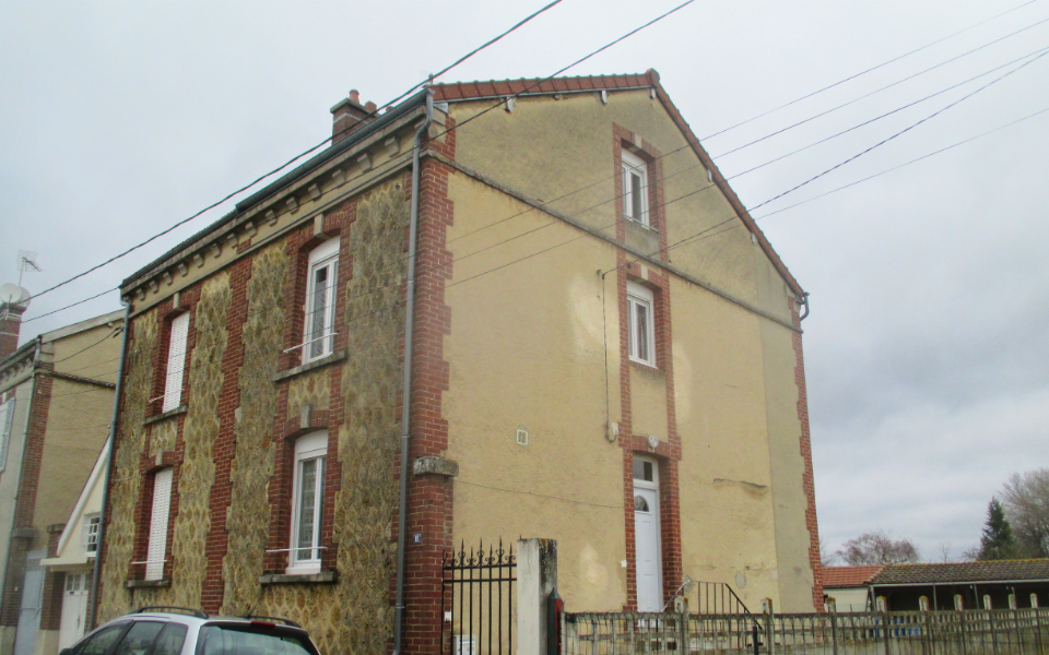 Rénovation d’un pignon avec un enduit minéral projeté - avant