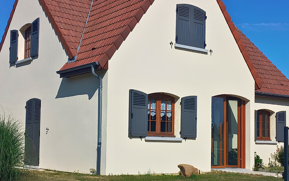 Ravalement de façade avec une peinture décorative mate - après