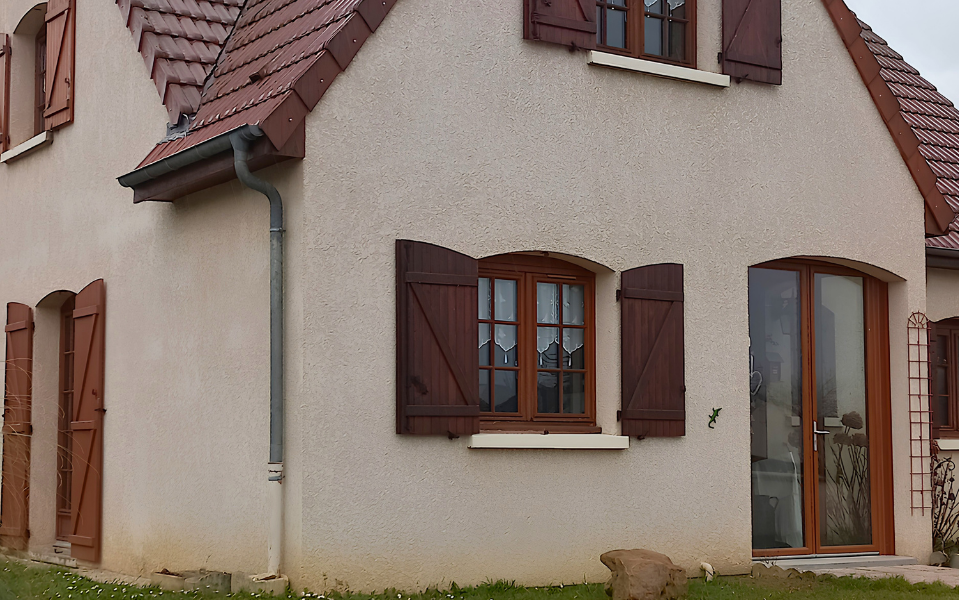 Ravalement de façade avec une peinture décorative mate - avant