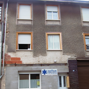 Ravalement de façade avec un enduit épais minéral à la chaux - avant