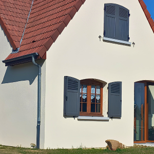 Ravalement de façade avec une peinture décorative mate - après